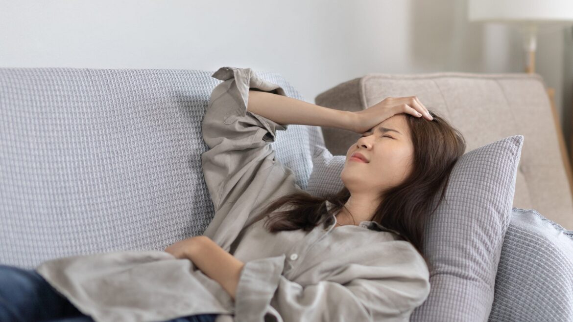 以為回家就安全？看不見的 PM2.5 易隨門縫鑽入室內，長期累積恐威脅健康，成為不痛不癢的隱形殺手。